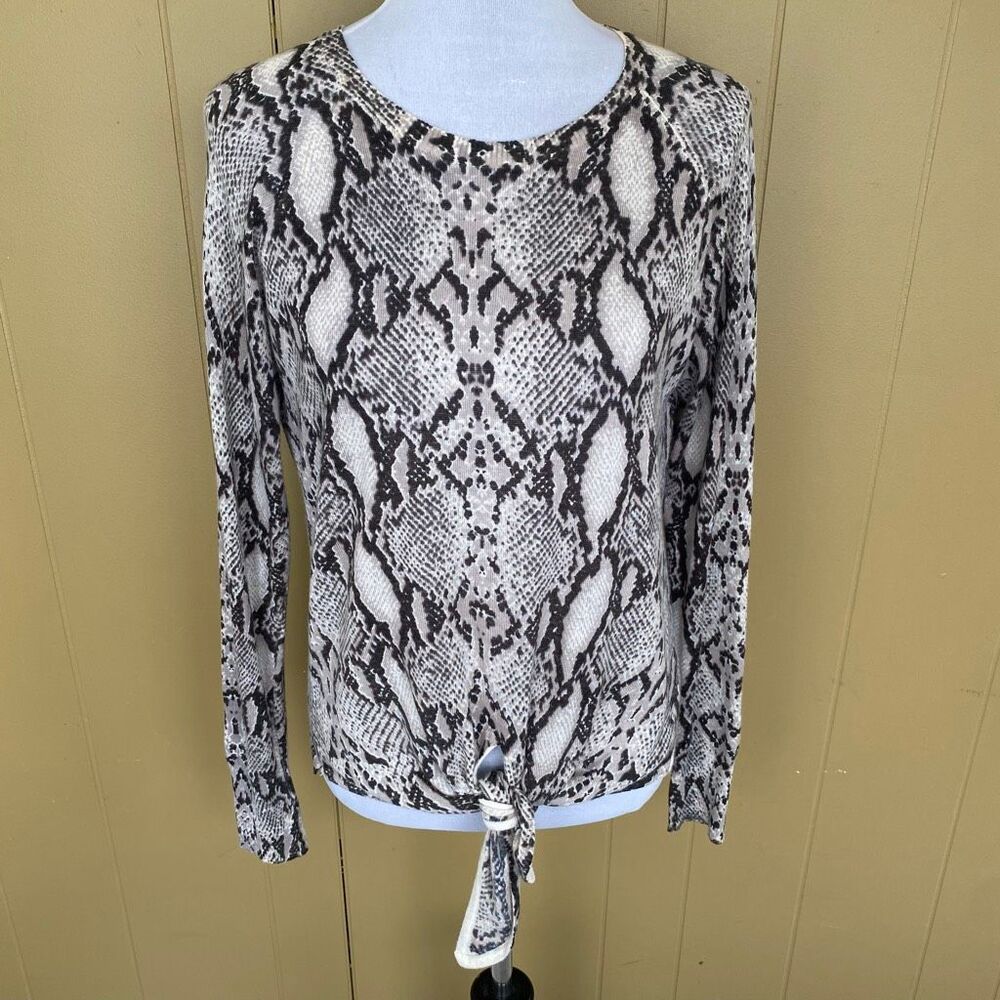 Oliviaceous women L lightweight longsleeve sweater w/tie front